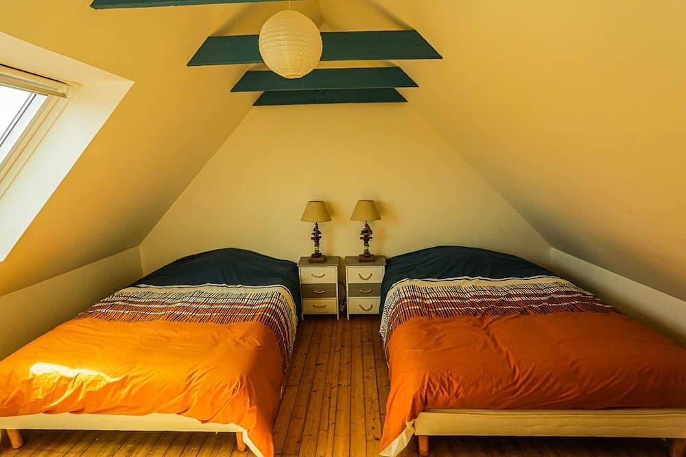 Promo - Fisherman's house with its large enclosed garden near the beaches in Plouhinec (Finistère), Côte de Cornouaille