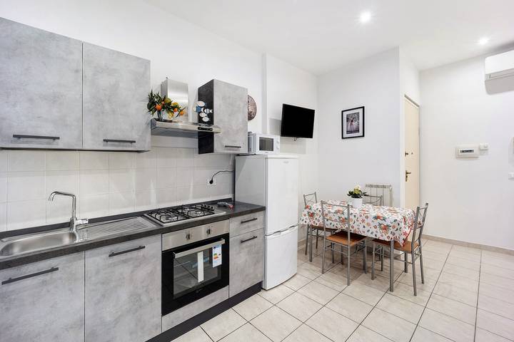 Hel lejlighed, Holiday Apartment "La Ballerina di Alassio" with Terrace & Wi-Fi in Alassio, Riviera di Ponente