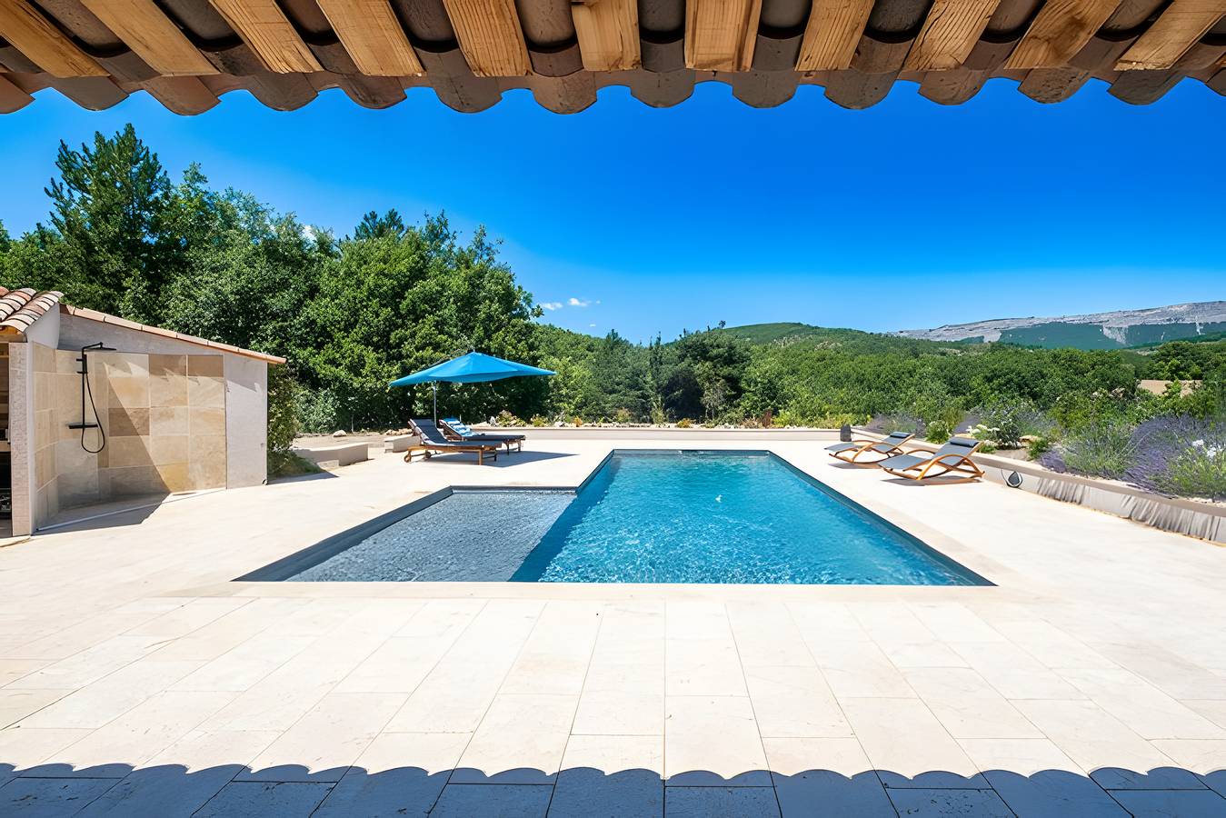 Maison de vacances "Time-out" avec vue sur les montagnes, piscine partagée et Wi-Fi in Laragne-Montéglin, Région de Gap