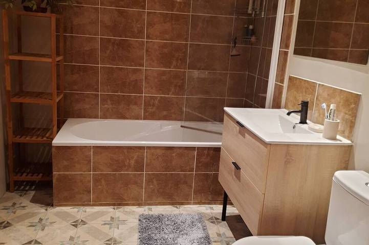 Gîte pour 4 personnes, avec jardin à Montazels - 3