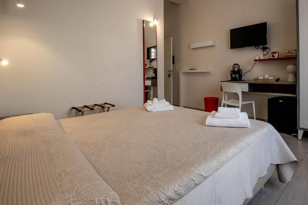 Bed & Breakfast a Salerno Id 551 in Salerno, Tyrrhenian Coast Campania