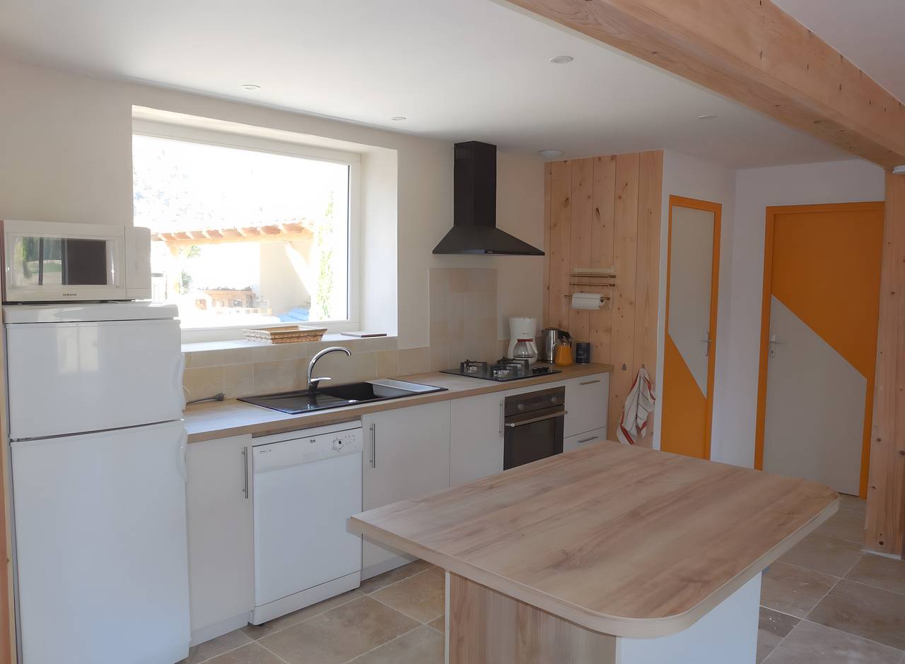 Gîte « El eco-logis del Clos des Tilleuls » con vistas a la montaña, terraza y jardín compartidos in Die, Parc naturel régional du Vercors