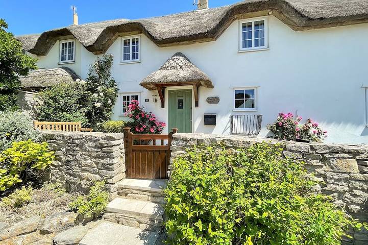 Cottage for 5 people, with garden, with pets in Lulworth Cove