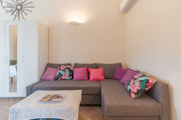 Entire apartment, Apartment 'Havre De Paix' with Shared Pool, Wi-Fi and Air Conditioning in Salon-de-Provence, Mediterranean Coast (France)