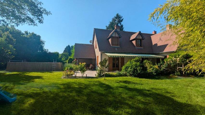 Location de vacances pour 9 personnes, avec jardin ainsi que piscine et vue à Cellettes - 3