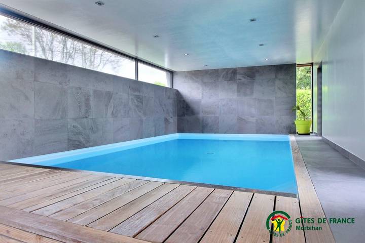 Gîte pour 12 personnes, avec Jacuzzi et Terrasse ainsi que Jardin et Piscine à Kervignac - 3