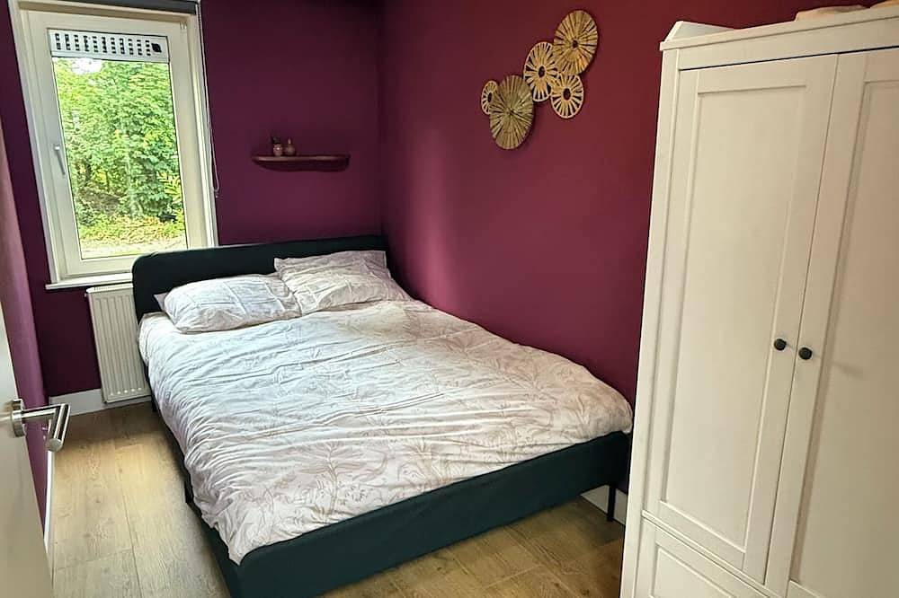 Beautiful cottage in the heart of Friesland surrounded by Frisian Lakes and greenery in Nationalpark De Alde Feanen