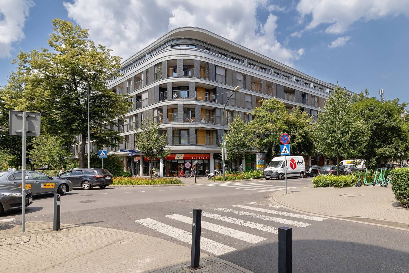 Entire apartment, Modern & Luxurious Apartment with Balcony & Parking Cracow by Renters Prestige in Cracow, Lesser Poland