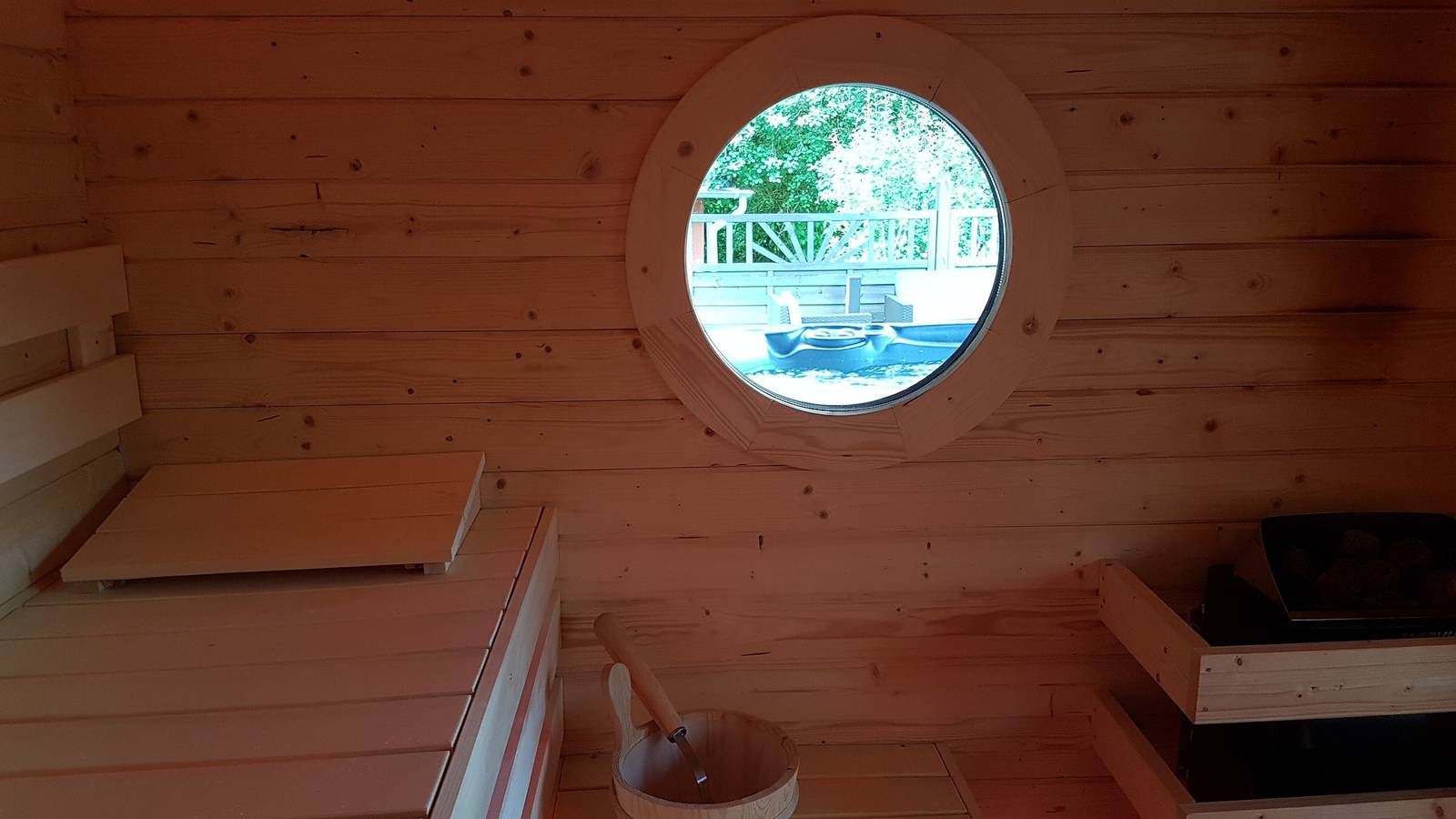 Eifel Dream Landhaus com jacuzzi exterior privado e sauna exterior in Plutscheid, Bitburg-Prüm