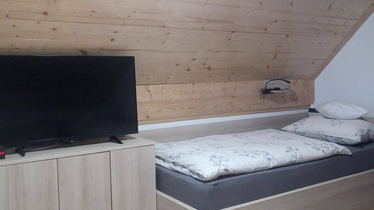 Ganze Ferienwohnung, Zimmer für 3 Personen (17 m²) in Kijevo in Dalmatinisches Zagora