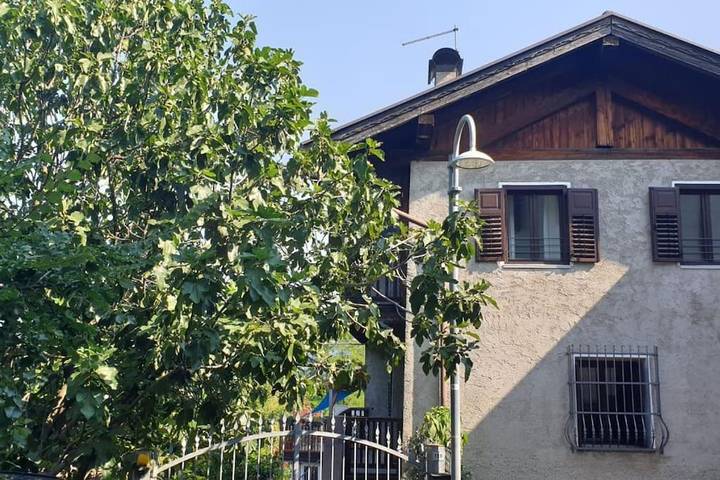 Casa vacanza per 5 persone, con Balcone e Terrazza nonché Giardino a Pergine Valsugana