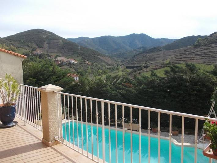 Casa rural para 17 personas, con Terraza y Jardín además de Piscina y Vistas en Espolla - 2
