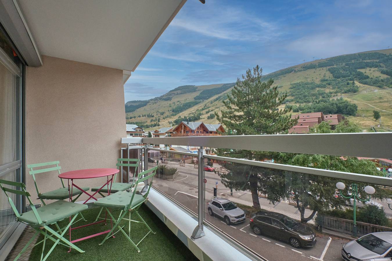 Apartamento entero, Apartamento 'Boutique Central Les 2 Alpes' con vistas a la montaña, balcón y Wi-Fi in Mont-de-Lans, Les Deux Alpes