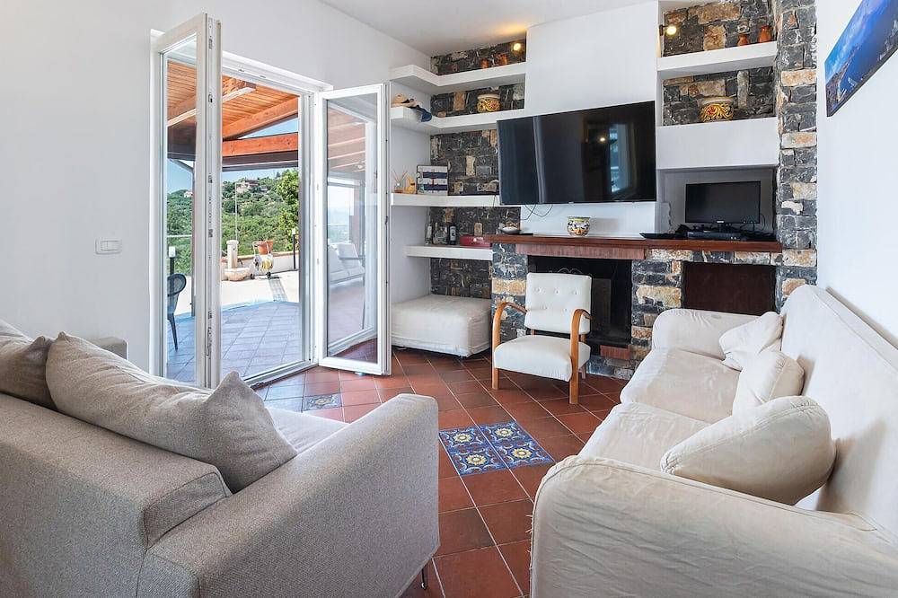 Geweldig huis met 5 slaapkamers in. in Marina di Casal Velino, Cilento