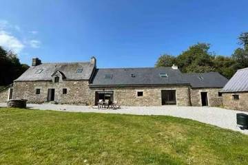 Gîte pour 11 personnes, avec jacuzzi à Sainte-Brigitte