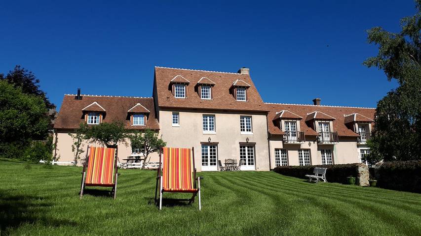 Gîte pour 32 personnes, avec terrasse ainsi que piscine et jardin, animaux acceptés - 1