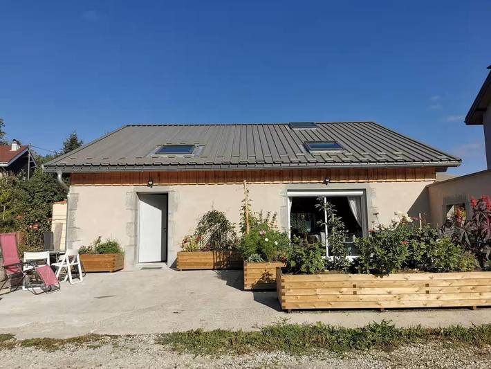 Gîte pour 2 personnes, avec Terrasse et Vue à Lac-des-Rouges-Truites