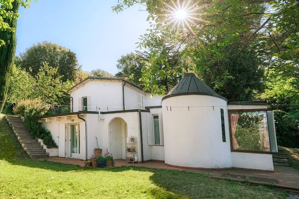 Casa in campagna con giardino e vista sul mare in Valle del Metauro