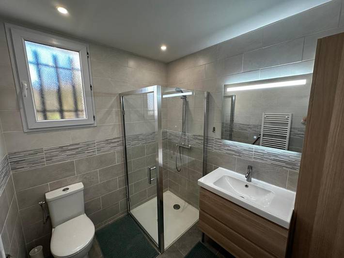 Gîte pour 2 personnes, avec terrasse ainsi que piscine et vue à Halsou - 4