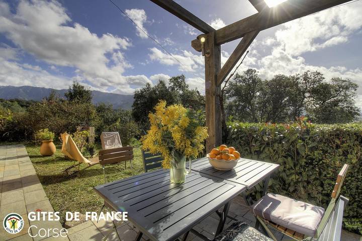 Gîte pour 2 personnes, avec Terrasse ainsi que Jardin et Vue à Sarrola-Carcopino - 3