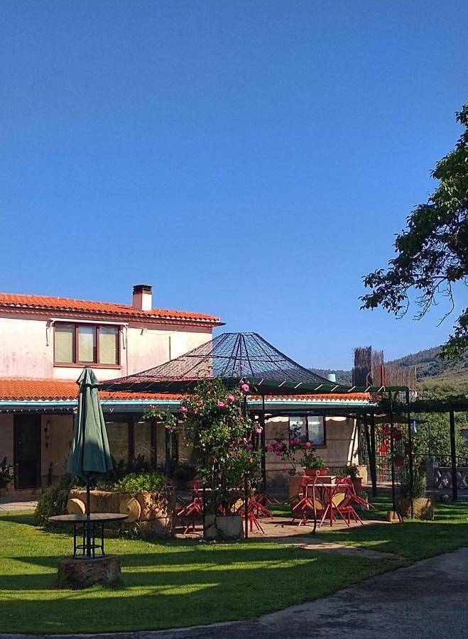 Casa rural para 12 personas, con Terraza además de Jardín y Piscina en Malpartida de Plasencia