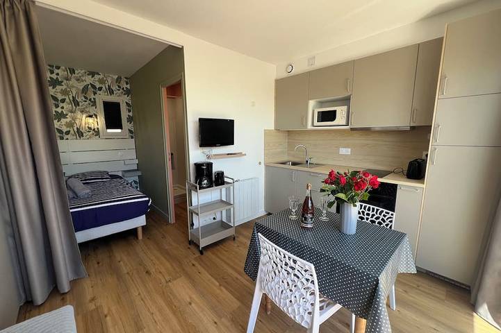 Location de vacances pour 2 personnes, avec jardin ainsi que terrasse et piscine, animaux acceptés dans Plage Porz Liogan Le Conquet - 2