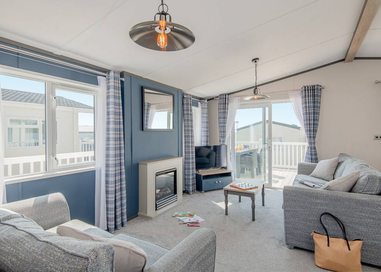 Deluxe 4 Lodge, slps 8, parking, ensuite & decking in Great Yarmouth, The Broads