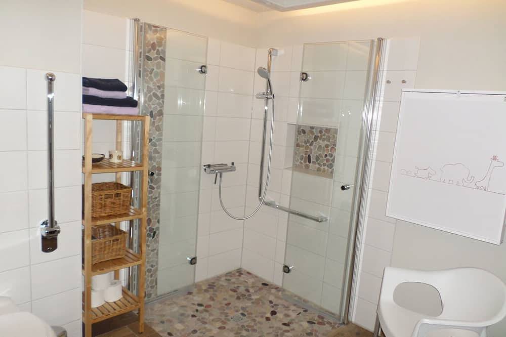 Ganze Wohnung, 5-Sterne-Familienidylle im Landhaus mit Naturpool und Infrarotkabine am See in Rammenau, Oberlausitz-Niederschlesien