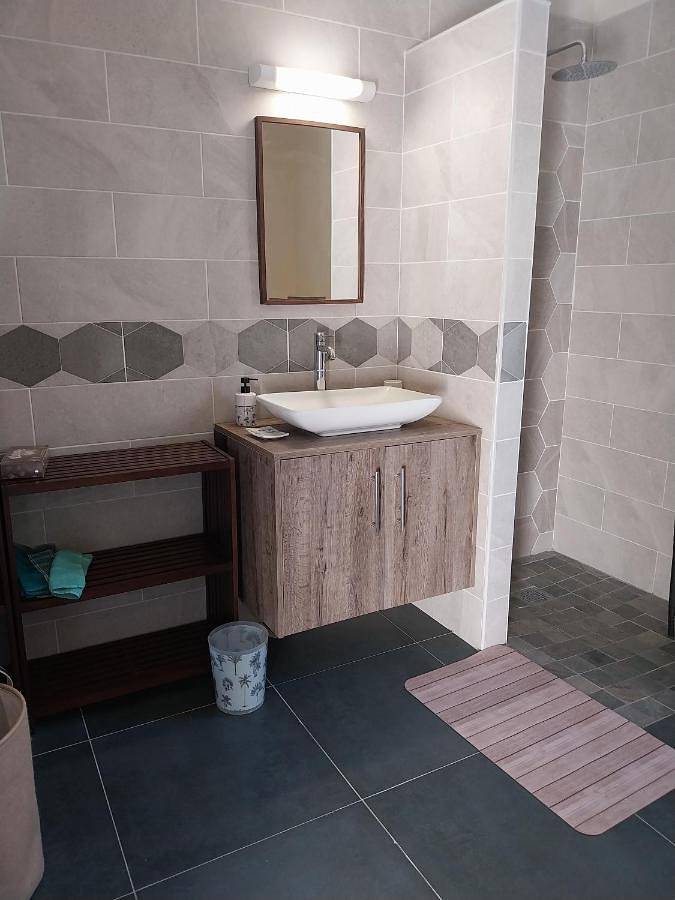 Location de vacances pour 3 personnes, avec vue et jardin à Bras-Panon - 3