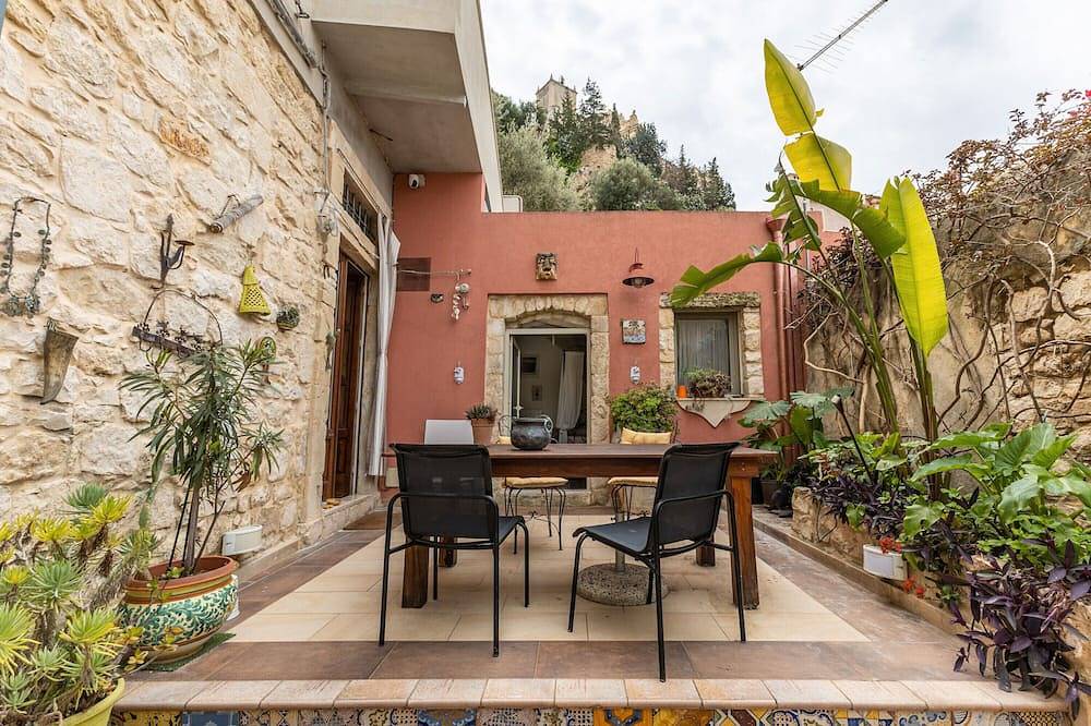 Appartamento intero, Appartamento 'Cortiletto' con vista sulle montagne, Wi-Fi e aria condizionata in Scicli, Provincia di Ragusa