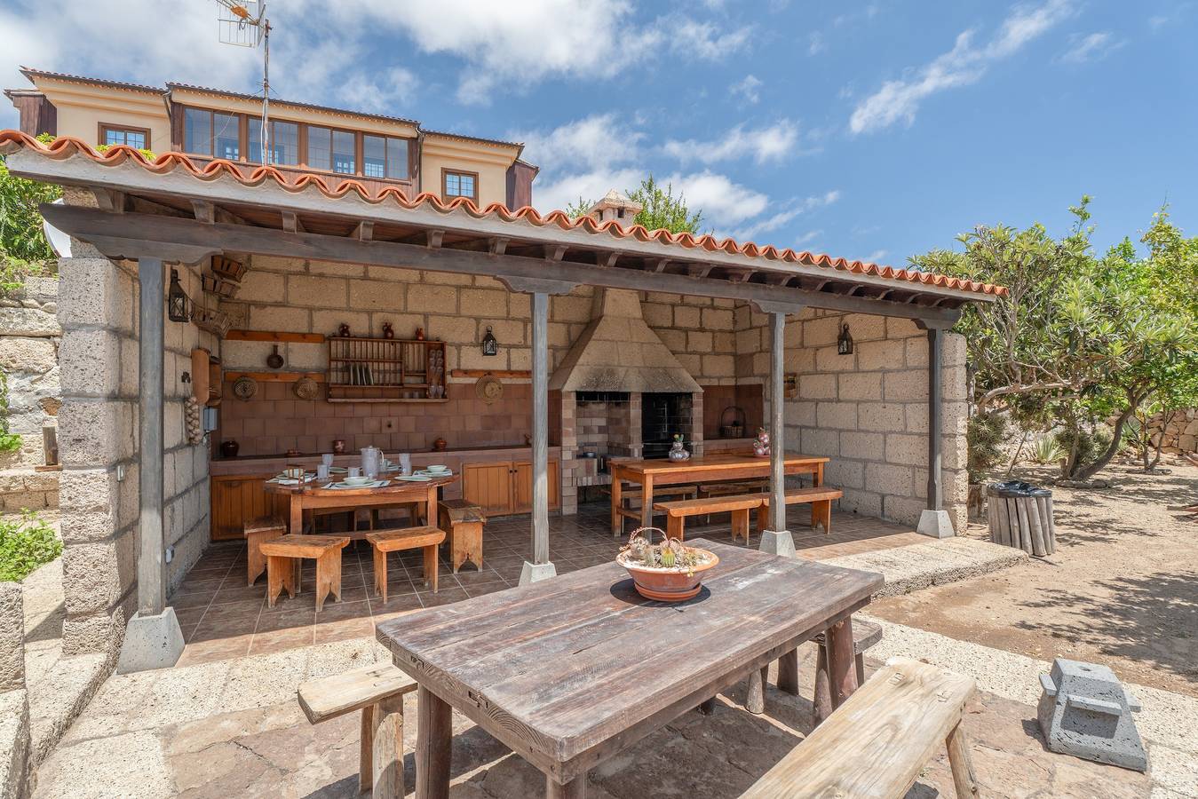 Casa Rural La Tunera. Historic Canarian Home (1797), Sea & Mountain Views, Pool, Wi-Fi in Villa de Arico, Arico