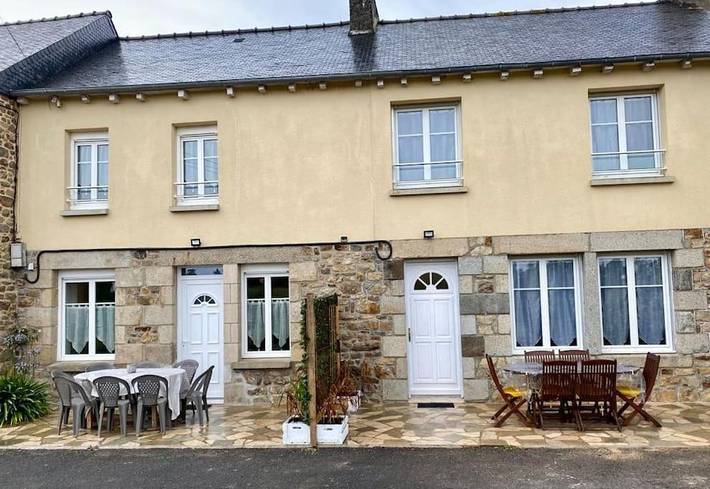 Location de vacances pour 4 personnes, avec Terrasse et Jardin ainsi que Piscine et Vue à Guitté
