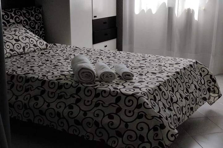 Appartement entier, Irisviola House, ideal for families with fully equipped and functional kitchen in La Lama, Taranto