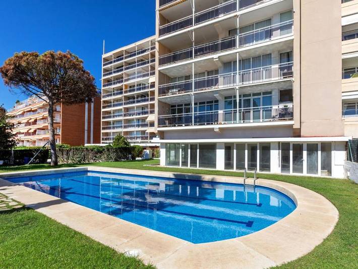 Apartamento de vacaciones para 5 personas, con jardín además de terraza y piscina - 1