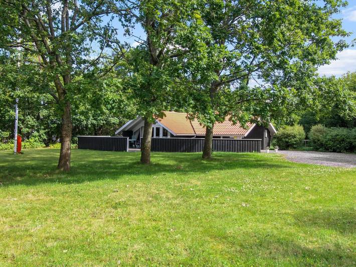 Ferieudlejning for 5 personer, med terrasse i Jegum