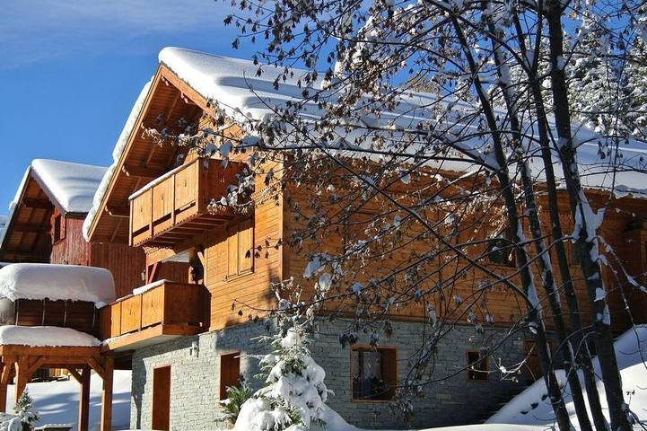 Chalet für 14 Personen, mit Garten und Sauna sowie Pool in La Léchère