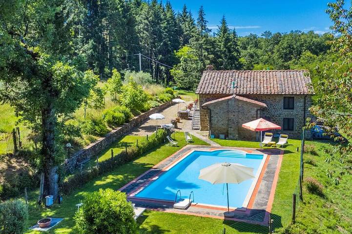 Agriturismo per 4 persone, con giardino e piscina in Pelago