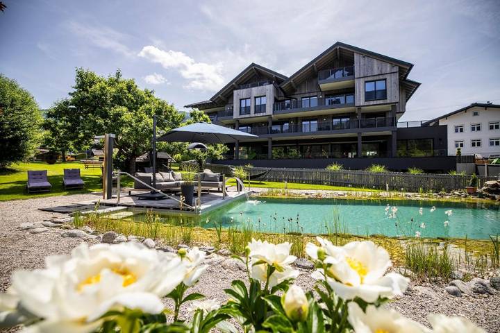 Vakantiewoning voor 2 personen, with uitzicht and zwembad as well as sauna and tuin in Wagrain