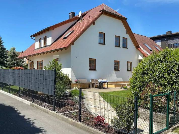 Ferienwohnung für 5 Personen, mit Garten und Terrasse, kinderfreundlich in Pinzberg