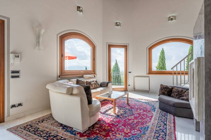 Villa 'Serafina' con piscina privata e terrazza privata in Pescia, Provincia di Pistoia