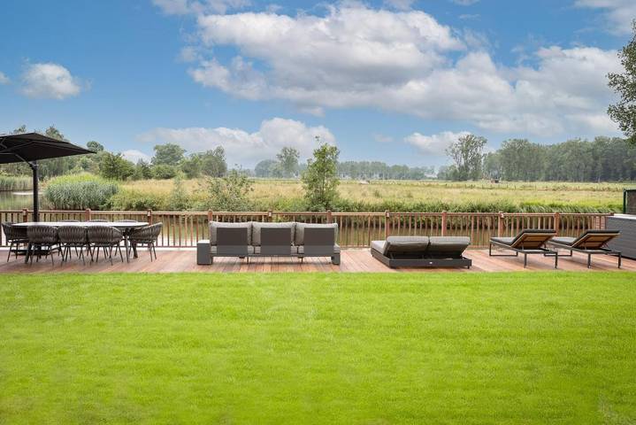 Location de vacances pour 12 personnes, avec Terrasse et Jardin ainsi que Piscine et Sauna à Deinze
