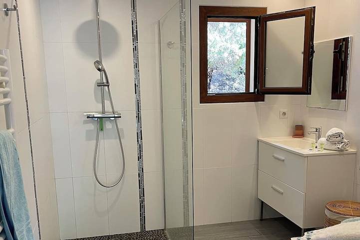 Location de vacances pour 5 personnes, avec terrasse et jardin dans Plage d'Abartello - 4