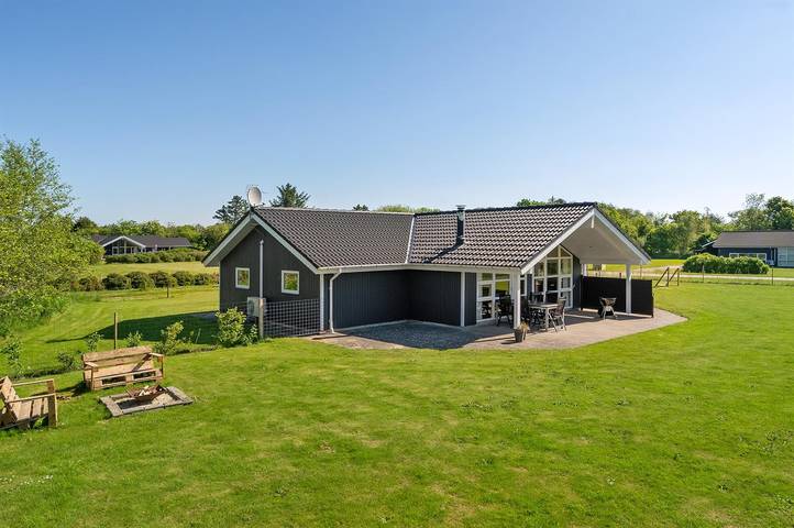 Ferienhaus für 8 Personen, mit Whirlpool und Terrasse sowie Garten und Sauna in Jegum