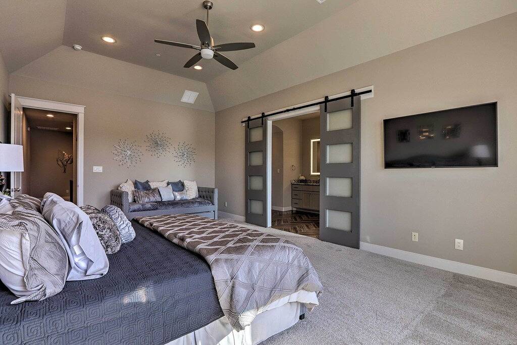 Elegant Lake Conroe Townhome w/ Boat Slip! in Lake Conroe