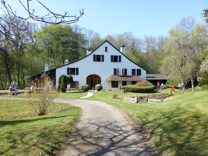 Gîte pour 14 personnes, avec Terrasse et Jardin