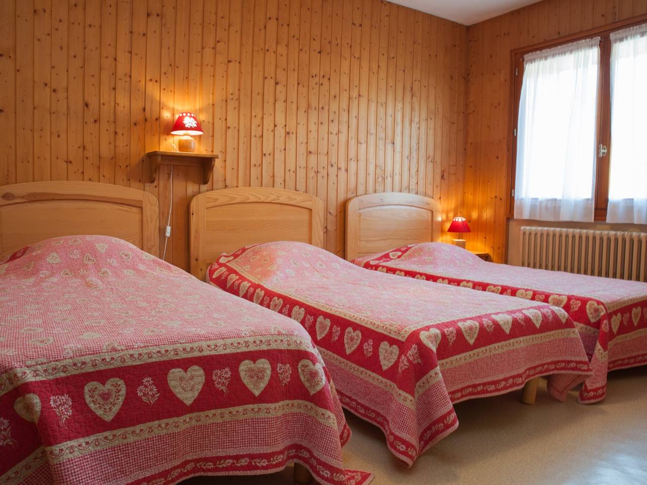Entire apartment, Cozy 6-person apartment with parking in the heart of Grand-Bornand in Le Grand-Bornand, Annecy region