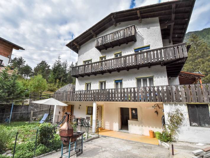 Appartamento per 4 persone, con balcone e vista lago nonché giardino a Rocca Pietore