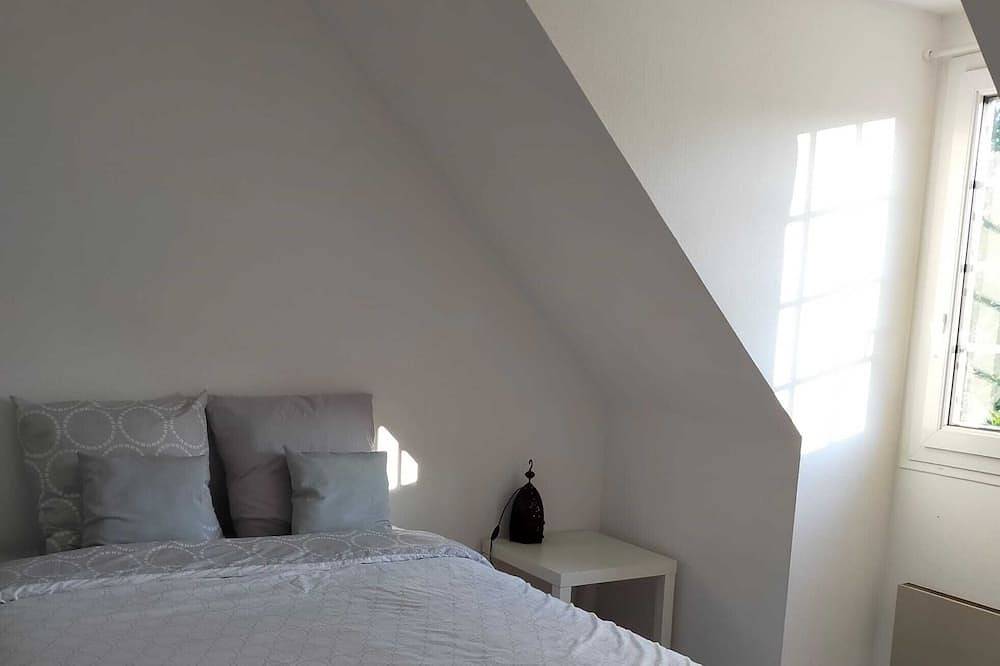 Propriété Location Meublée Réductions Pour longue duree in Les Clayes-sous-Bois, Yvelines