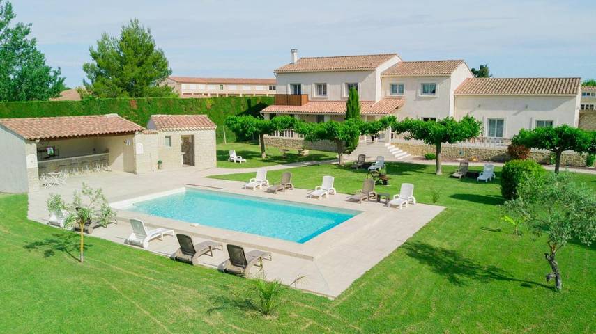 Chambre d’hôte pour 2 personnes, avec Terrasse et Jardin ainsi que Piscine et Vue à Pernes-les-Fontaines