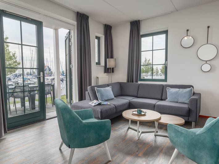 Ferienhaus für 7 Personen, mit Balkon/Terrasse und Balkon sowie Garten und Pool am Markermeer